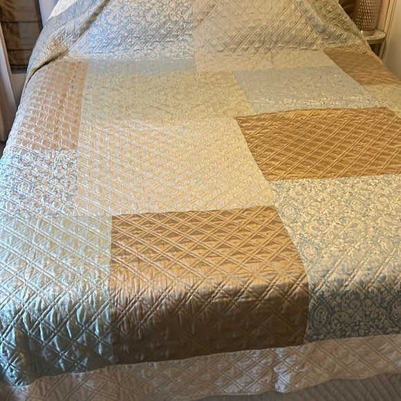 Coverlet: Vintage High-end Queen Bed Cover—Double Diamond Quilting! - Picture 2 of 16